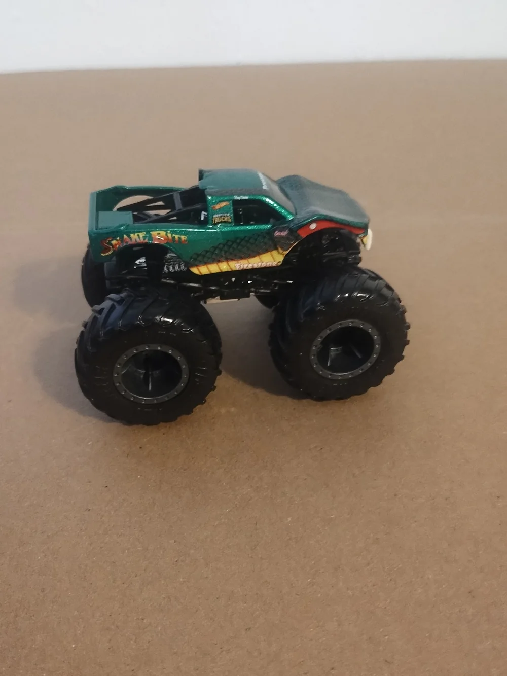Hot Wheels Green Monster Truck Snake Bite 1:64 scale  very good condition